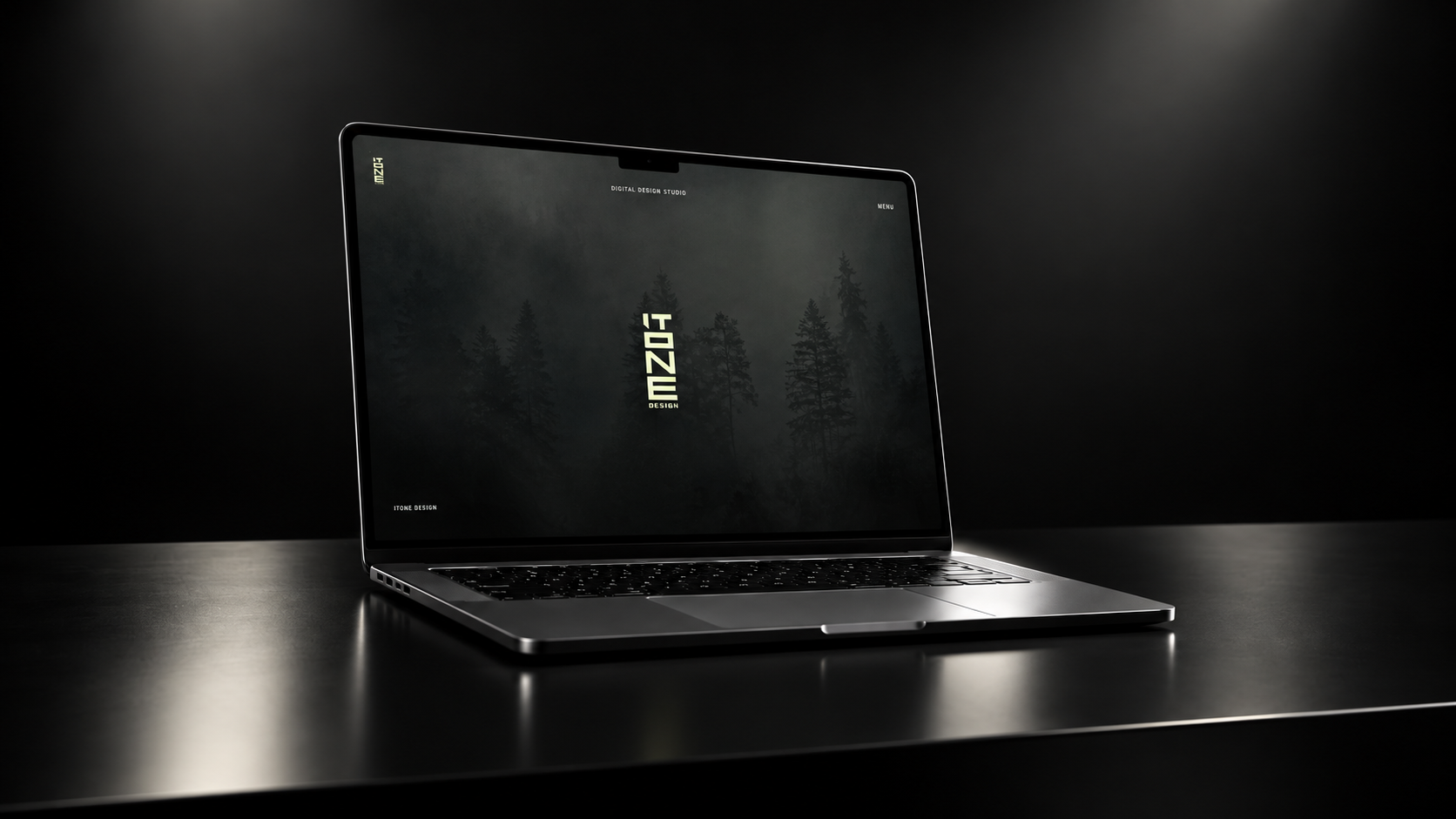 MacBook mit ITone Design Website für den Bereich Webentwicklung